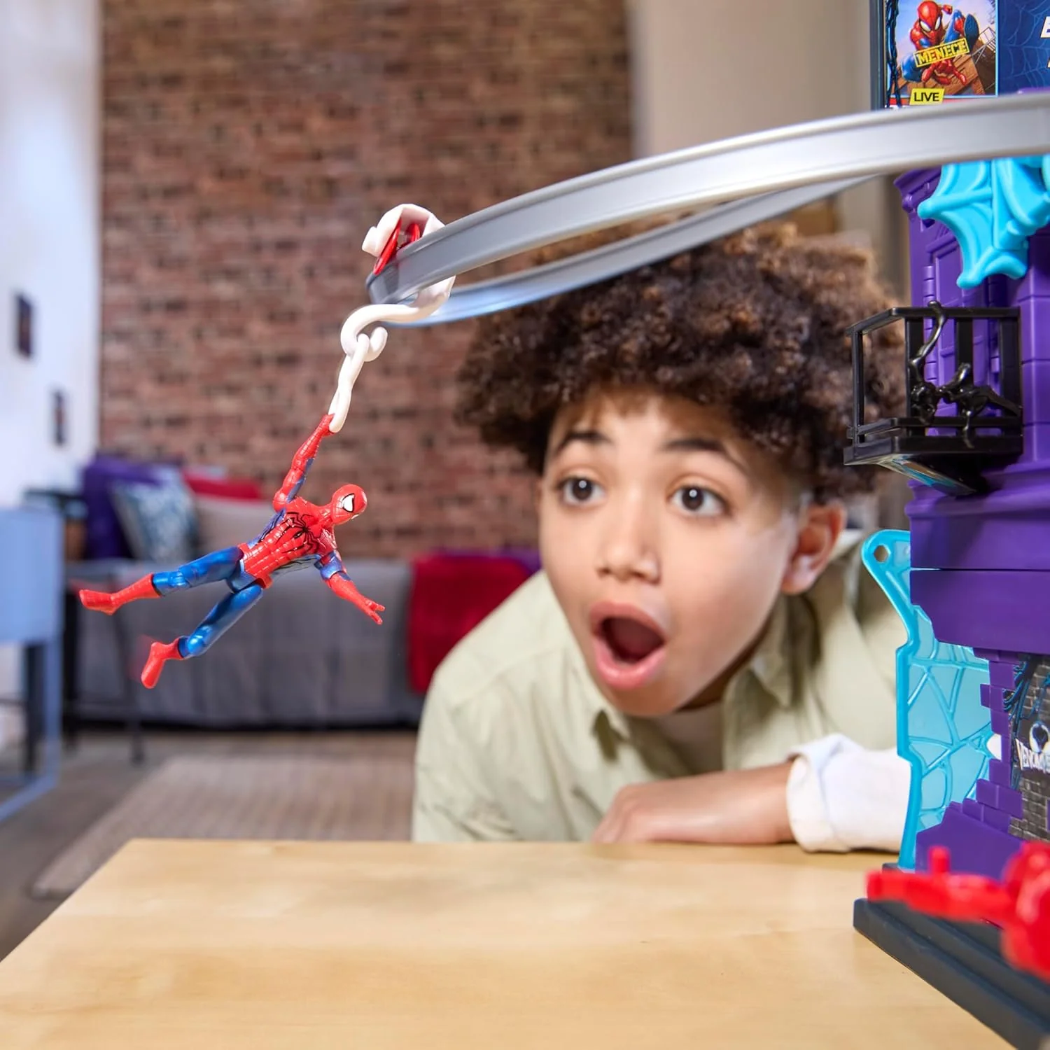 Hasbro G0737, Marvel Spider-Man VenomVersus Web Slinging City Playset
