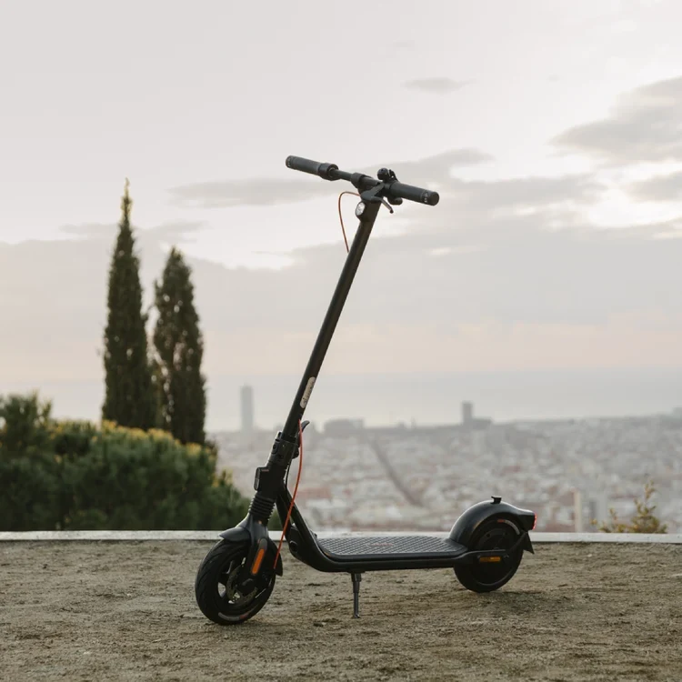 Segway Ninebot F2 PRO Electric Kick Scooter, Top Speed 25Km/H