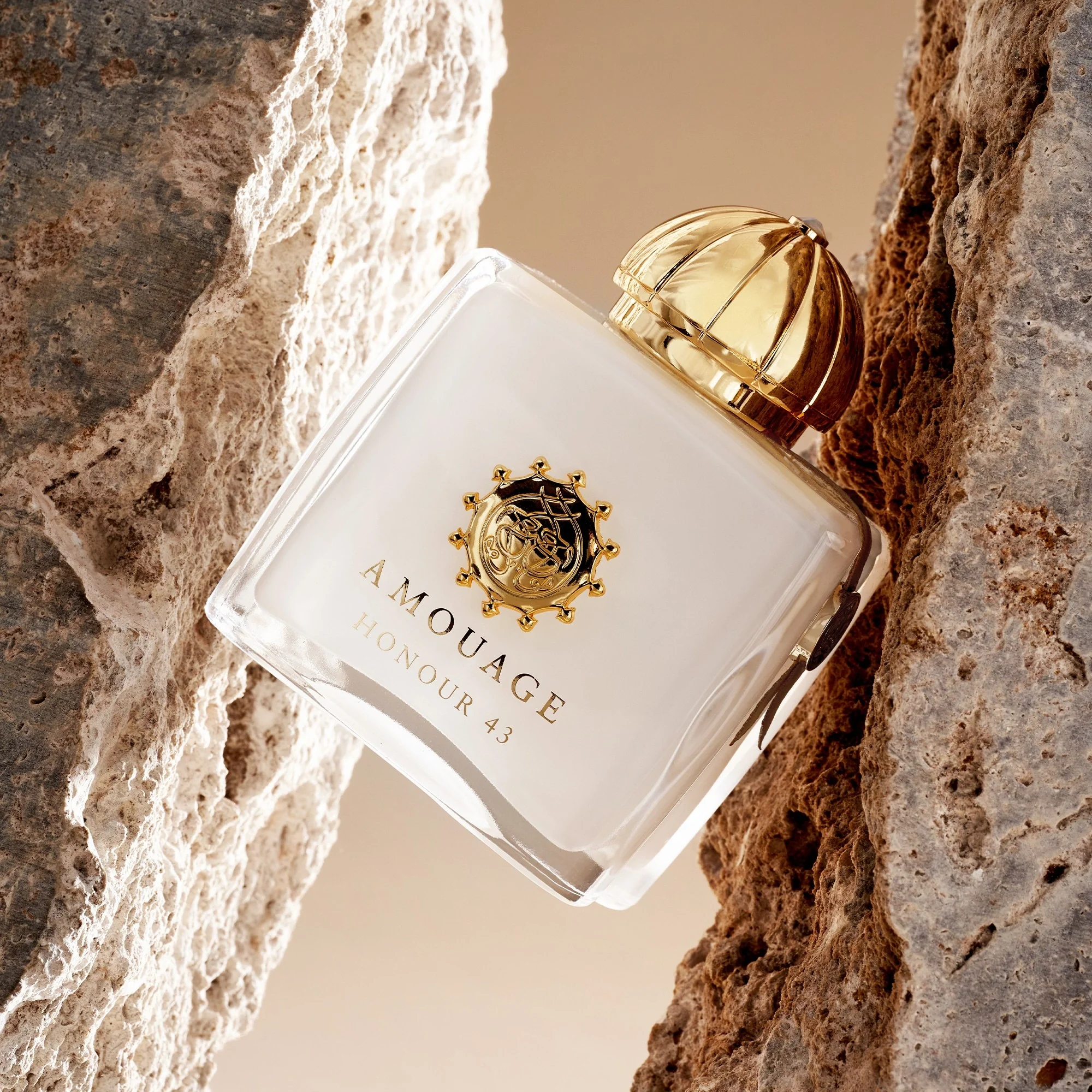 1647866176_amouage-honour-43-visual.webp